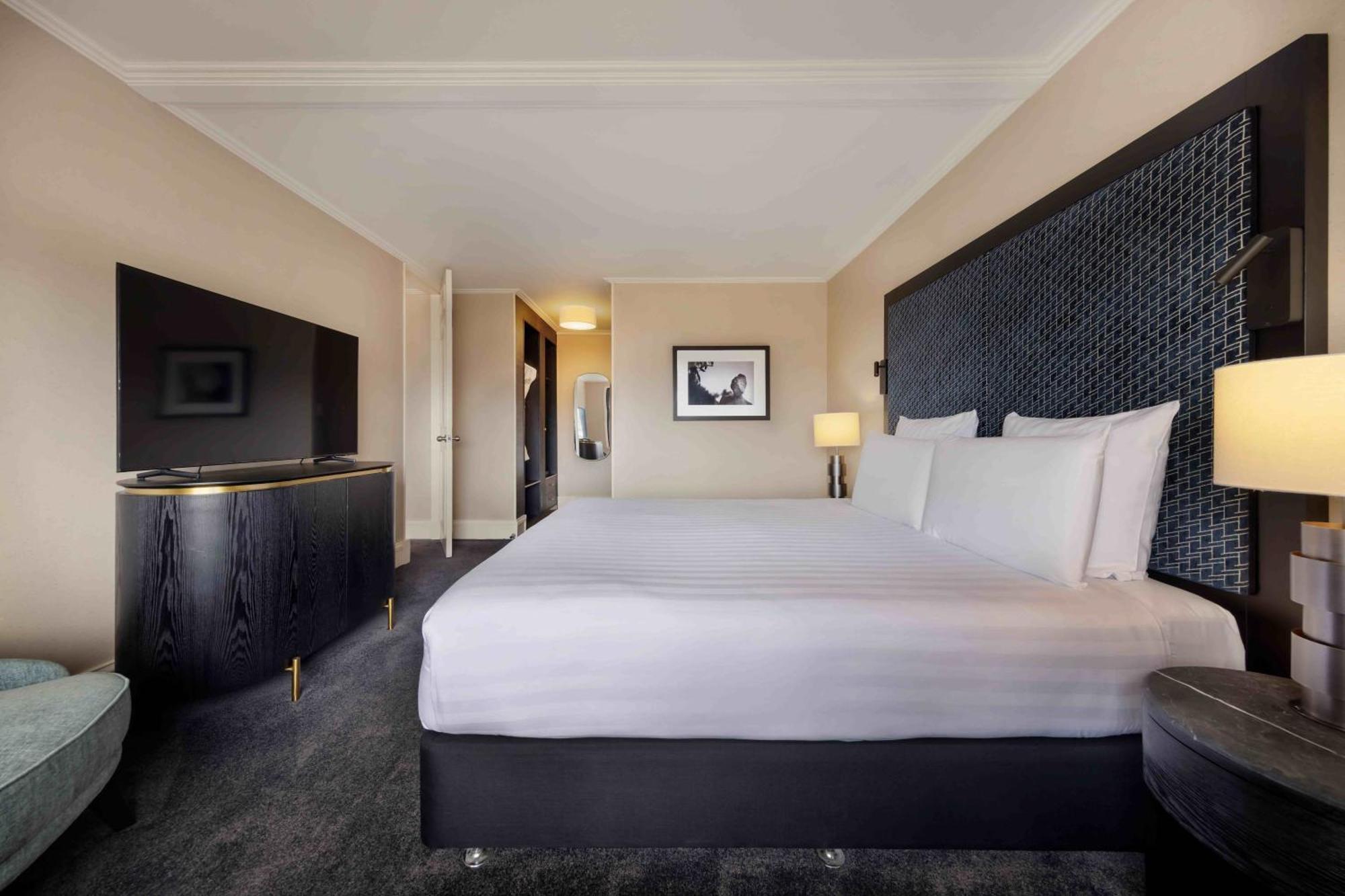 Pullman Auckland Hotel & Apartments Eksteriør billede A bedroom at the hotel